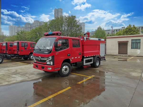 國六東風3噸水罐消防車