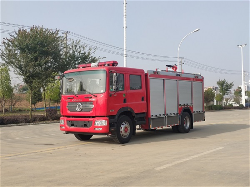 東風7噸水罐消防車