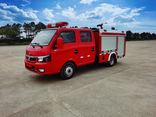 藍(lán)牌1噸水罐消防車