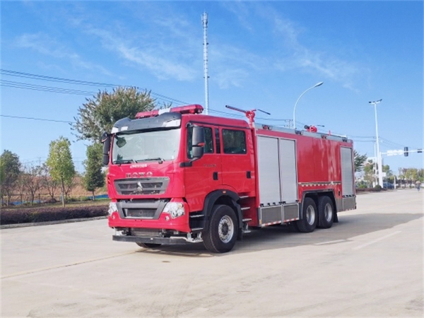 重汽11噸干粉水泡沫消防車